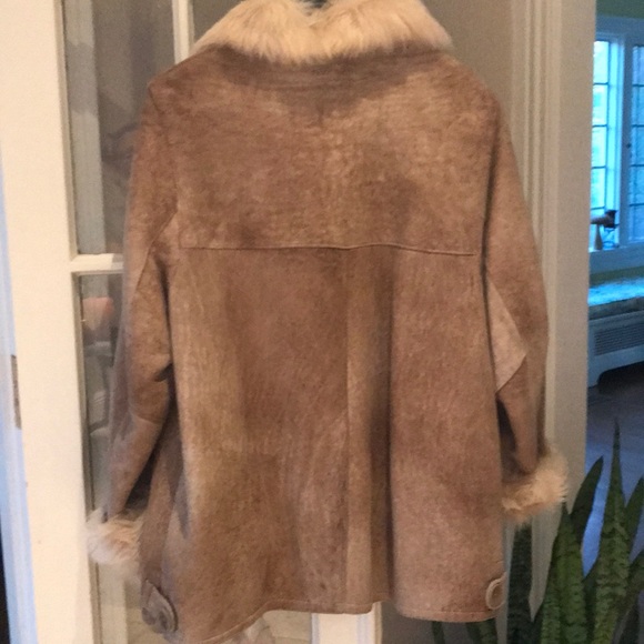 Shearling jacket with fur collar and cuffs. - Picture 2 of 6